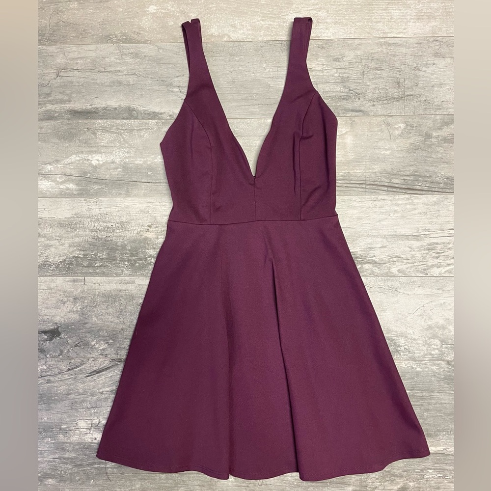 Lulu’s Plum Low Cut Flowy Homecoming Dress